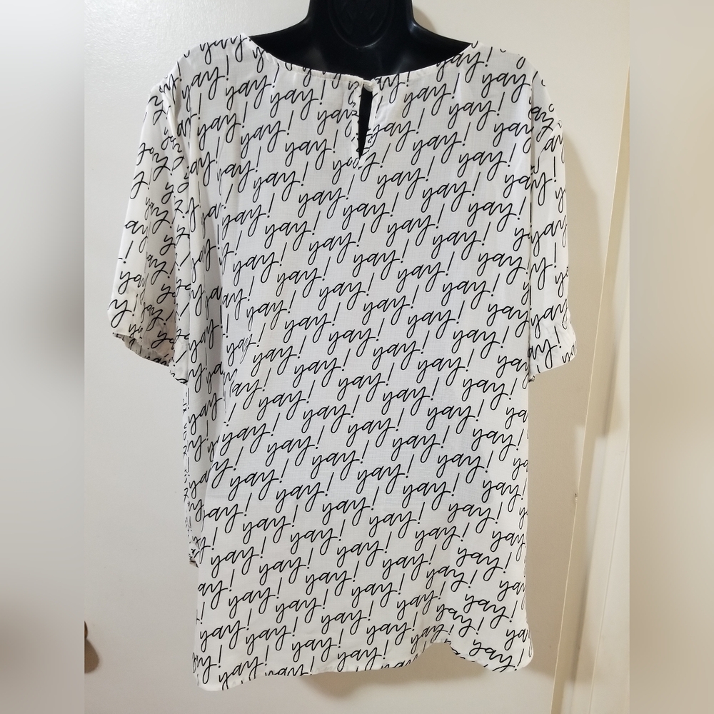 Ricki’s Black & White Script Print Short Sleeve Blouse Size XL - Picture 4 of 8
